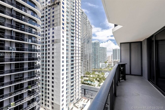 45 SW 9th St