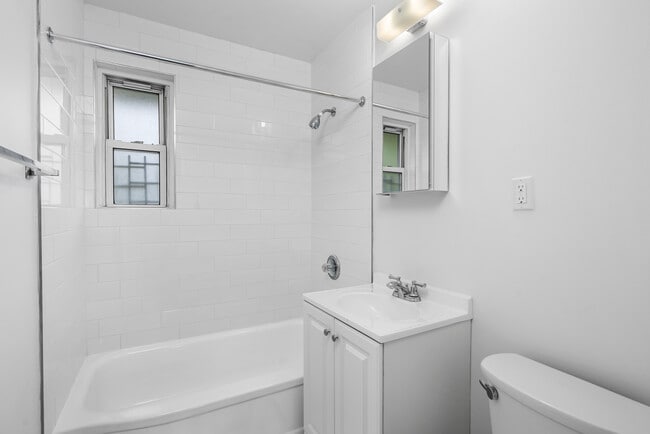 Crestwood Lake Apartments