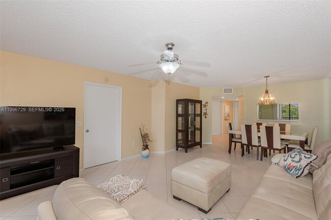 Photo - 950 SW 138th Ave Unidad 409B