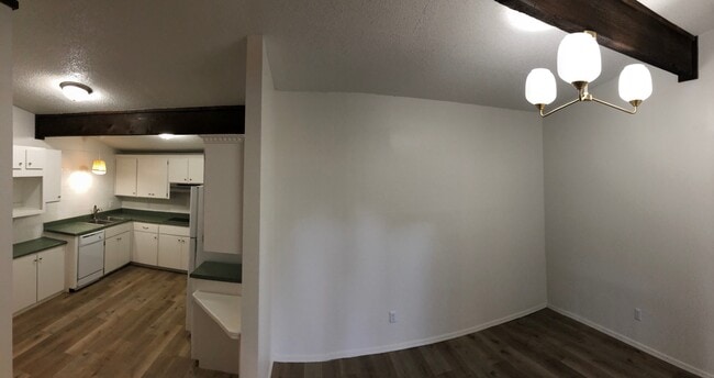 Photo - Large 3-Bedroom with Vaulted Ceilings