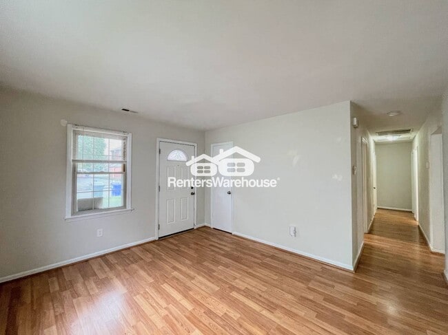 Photo - 1074 Bland St