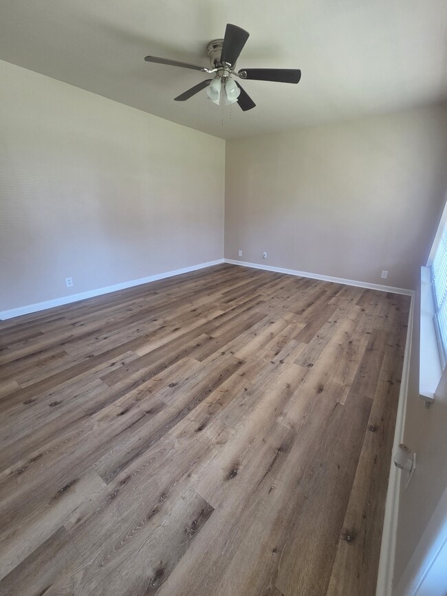 3501 Robinhood Ln