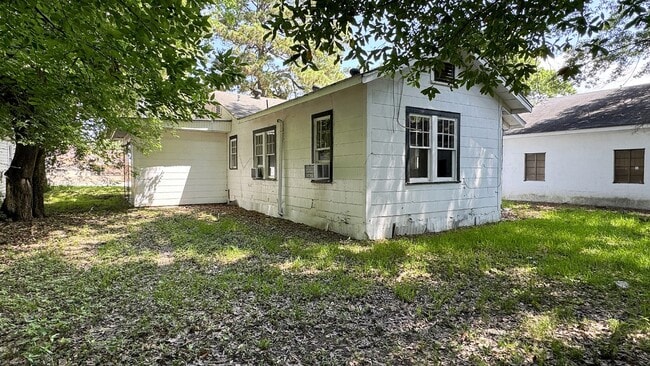 613 Montgomery Ave