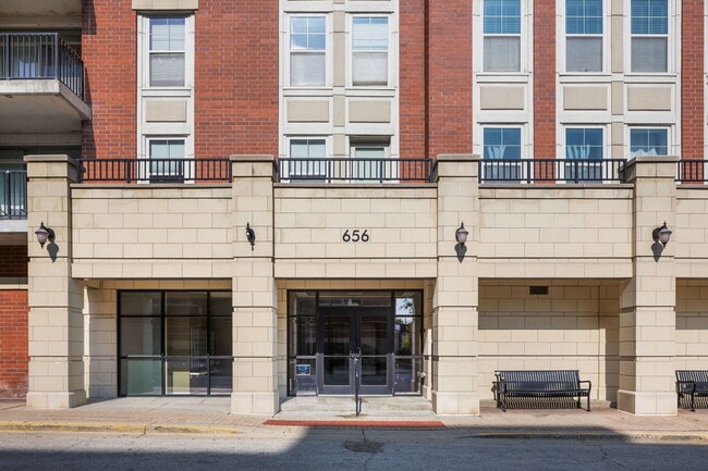 Photo - 656 Pearson St