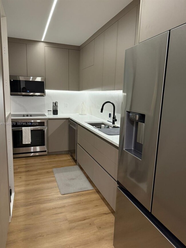 Building Photo - 10185 Collins Ave Unit 1220