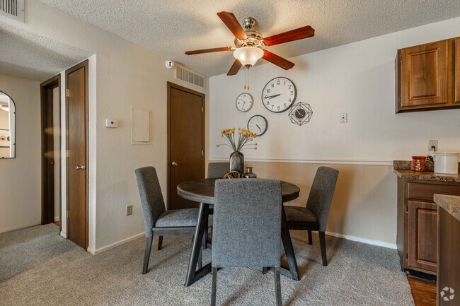1BR, 1BA - 700SF - Dining Room
