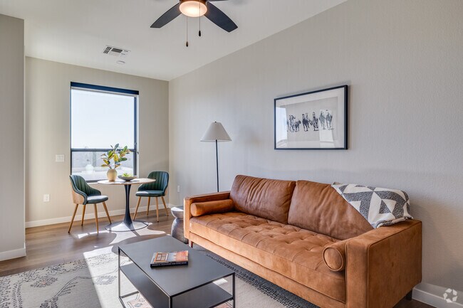 Studio, 1BA - 589SF