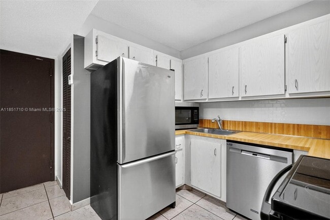 Photo - 2924 Collins Ave Unit 303