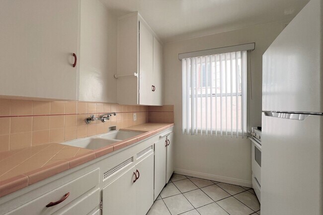 Photo - 1734 E 3rd Street Unidad 1734-17