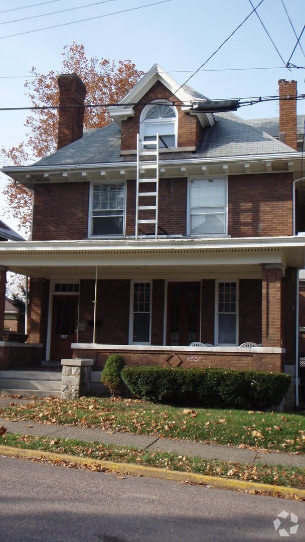 Building Photo - 3 bedroom house in South Park. 8/7/2025