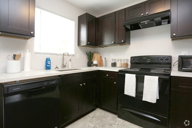 2BR, 2BA - 900 SF - Model