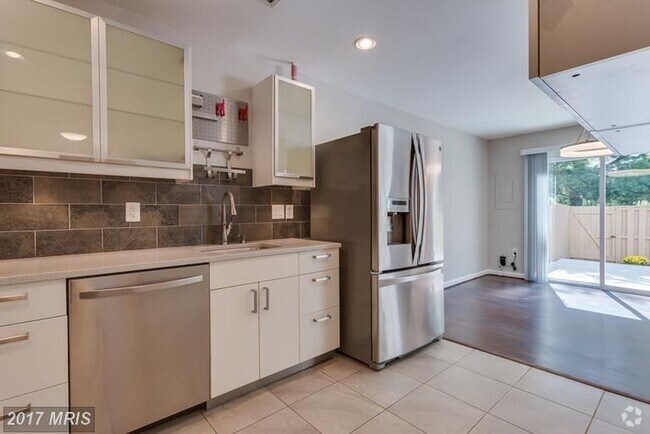 KITCHEN - 5735 Nordeen Oak Ct Rental