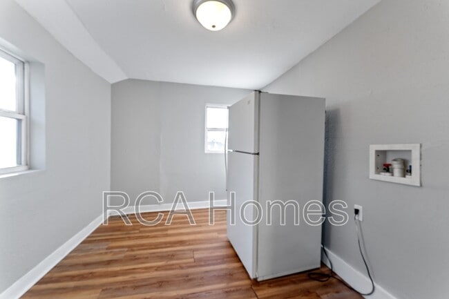 Photo - 2956 Ruckle St