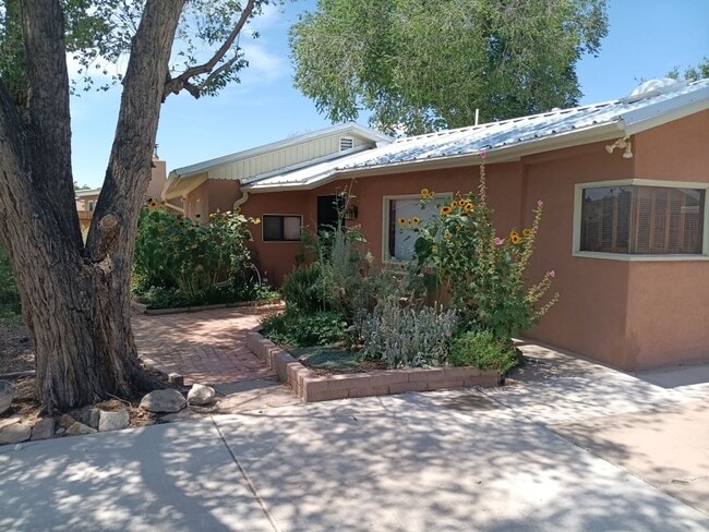 Stunning 3-bedroom, 2-bathroom home! Comin... - Stunning 3-bedroom, 2-bathroom home! Comin...