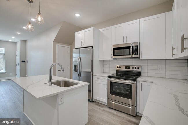 Building Photo - 2017 N College Ave Rental