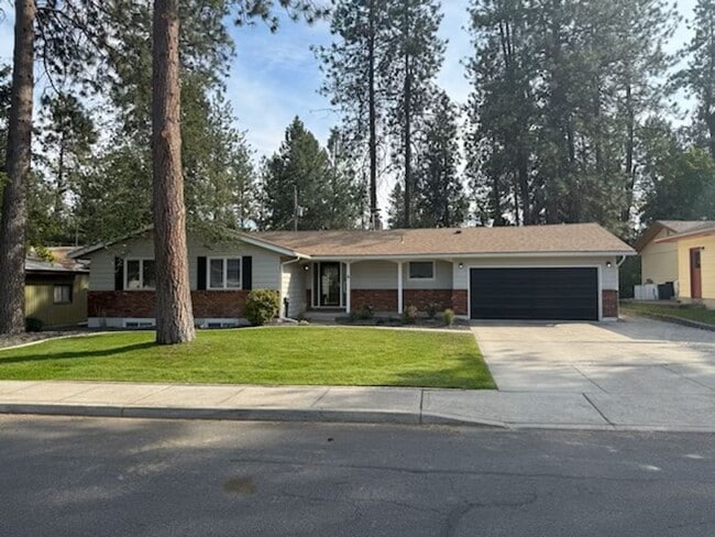 Building Photo - Stunning Home!! 5 Bed, 3 Bath fully renovated