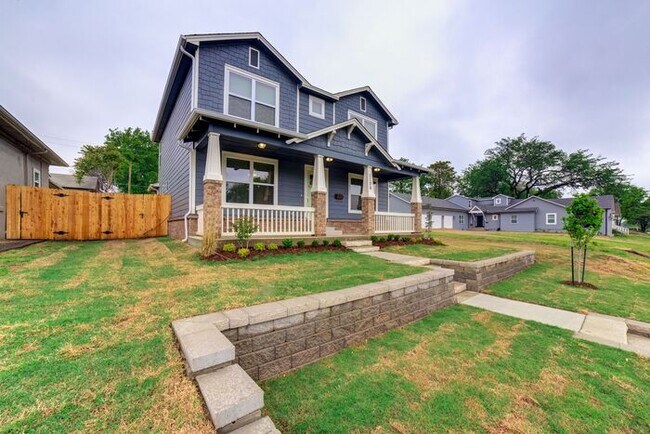 Photo - 4/2.5/2 Walking Distance to Downtown