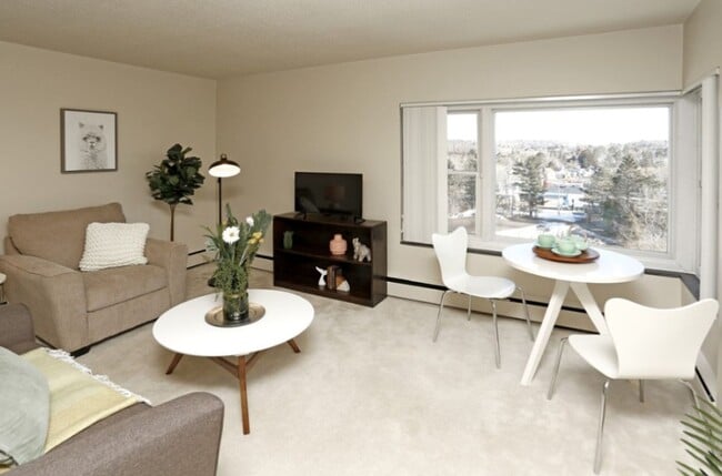 Photo - Mount Royal Manor