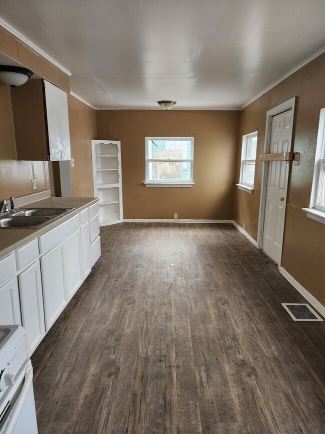 Photo - BIG 4 bedroom home