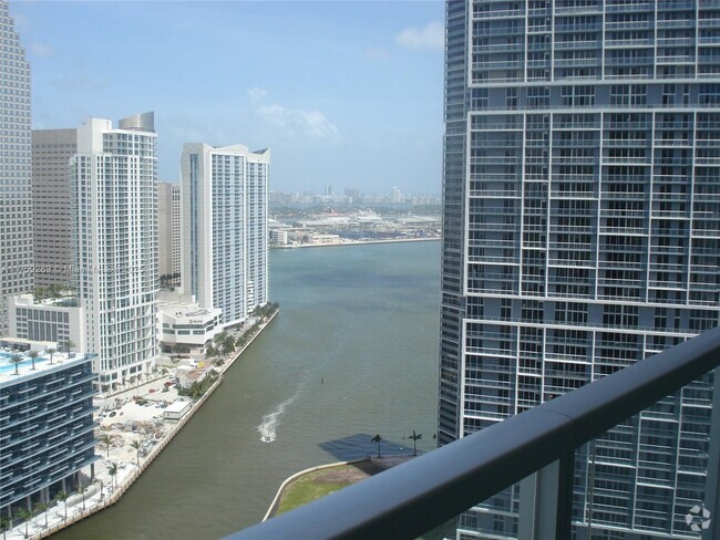 Building Photo - 500 Brickell Ave Unit 2907 Rental