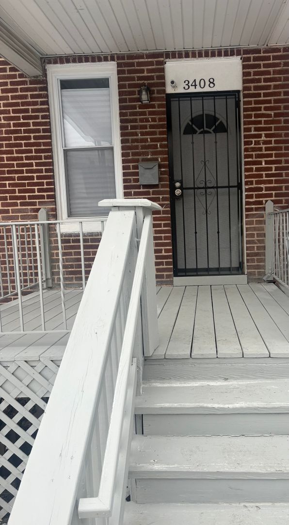 Building Photo - Spacious 3 Bedroom Home Available In East Baltimore