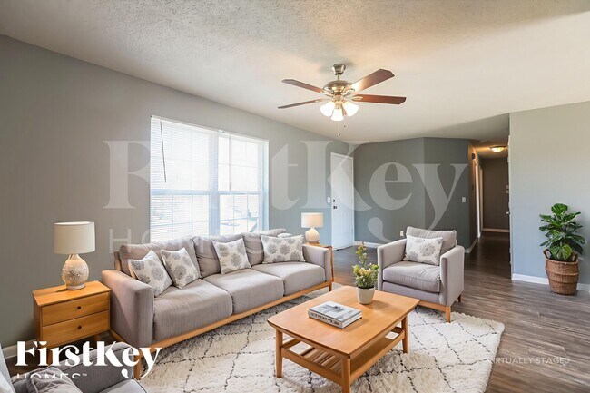 Photo - 2211 Larkspur St