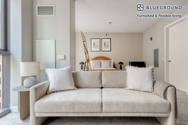 Photo - 210 N Wells St Unidad FL19-ID701