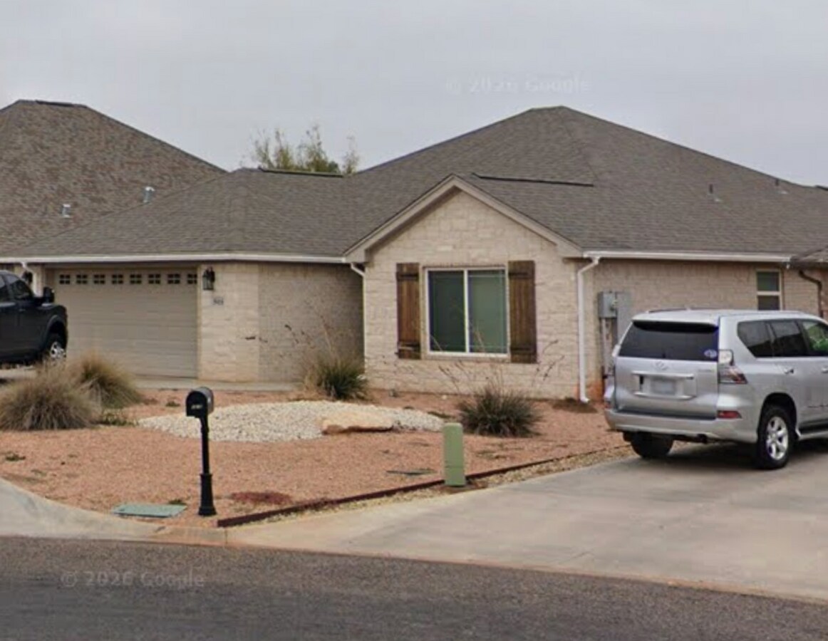 Now Leasing – Stunning 3 Bedroom Home in The Bluffs - Now Leasing – Stunning 3 Bedroom Home in The Bluffs