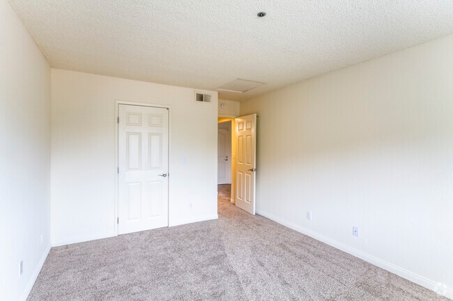 1 BR, 1 BA - 755 SF