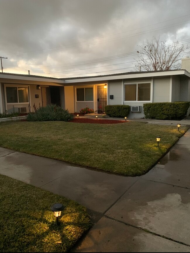 Building Photo - 2729 W Yale Ave Unit B