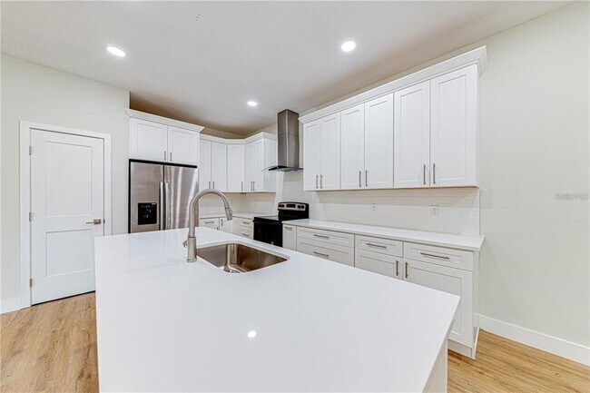 Photo - 257 N Pine Ave