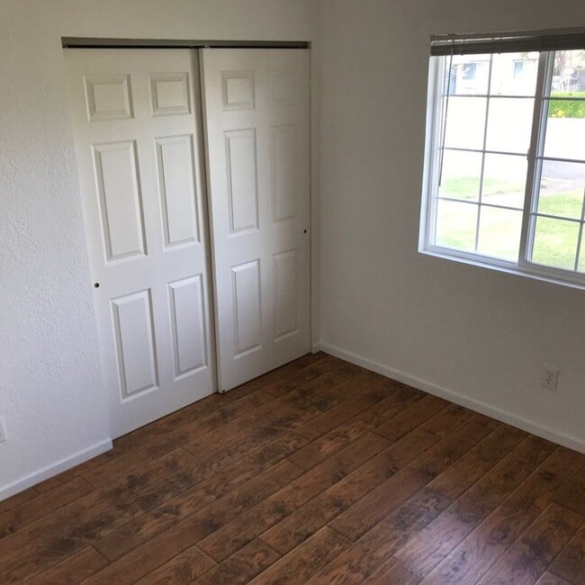 Duplex Style House Unit Quiet Anderson Neighbo... House Rental in