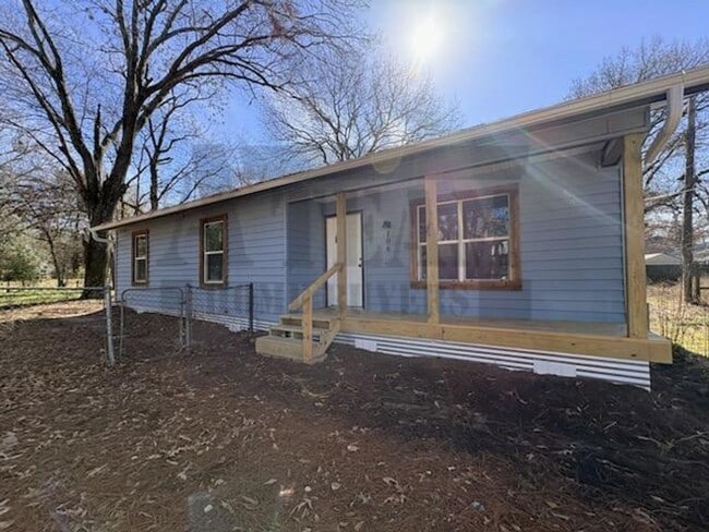 Building Photo - Beautifully updated 3-bedroom, 2-bathroom