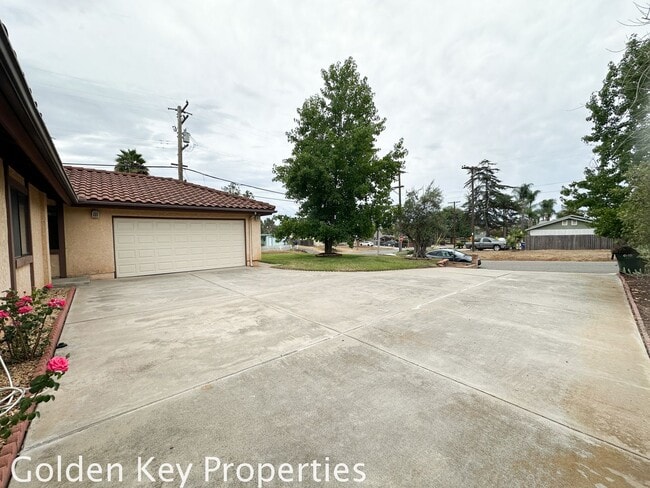 Photo - Single-level 4-Bedroom home on a large cor...