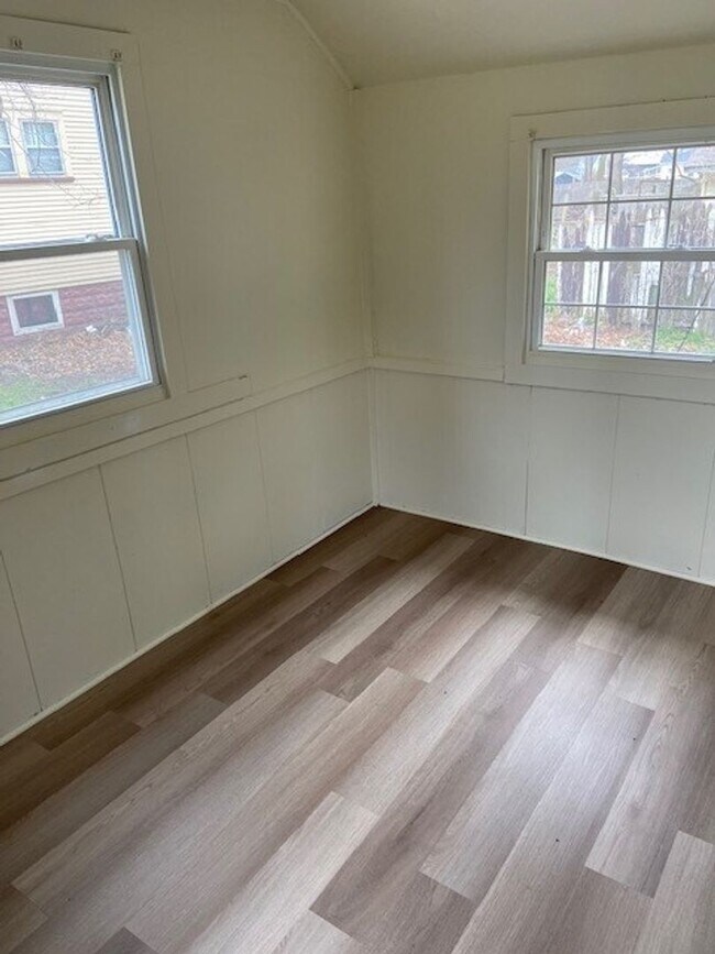 1 Bed 1 Bath Duplex 1515 Pine St Muskegon Townhome Townhome Rental in Muskegon MI