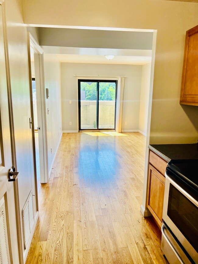 Building Photo - 143 Main St Unit 4D Rental