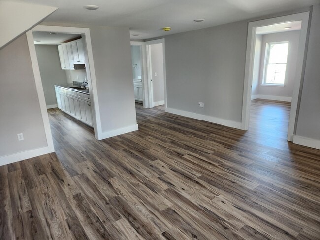 Building Photo - 39 North St Unit 39 North St Apt C