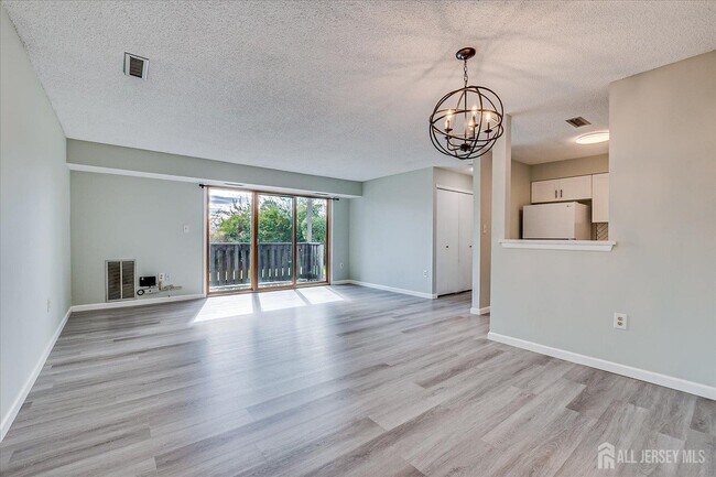 Photo - 807 Aspen Dr