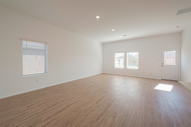 Photo - 27123 Breakaway Ln