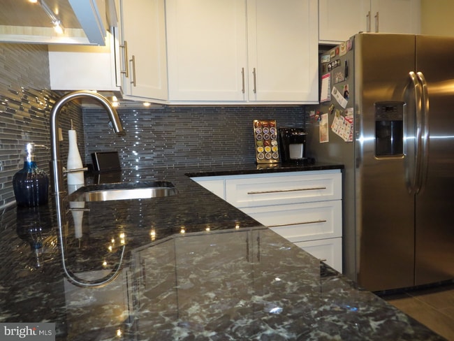 Photo - 208 Red Haven Dr