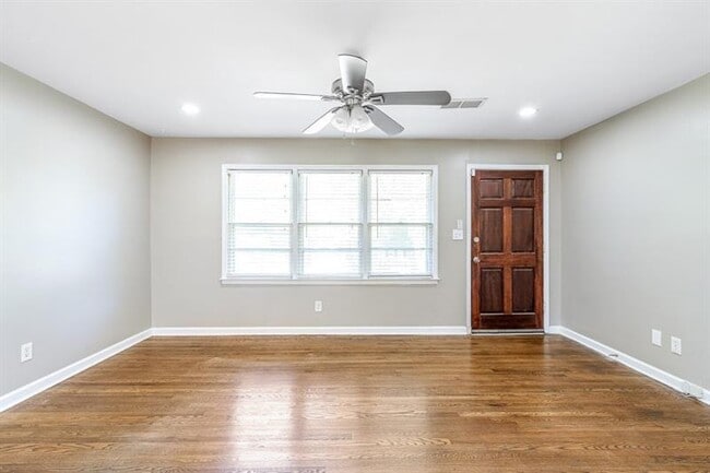 Photo - 1517 Gaylor Cir SE