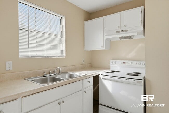 Photo - 6413 Schoel Ln