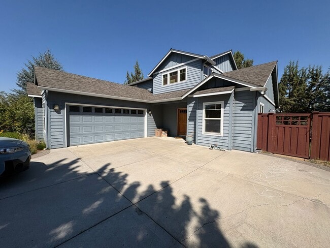 1326 SW Rimrock Way