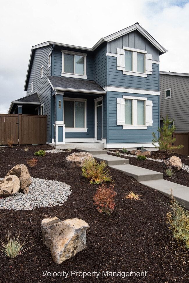 Building Photo - Beautiful Home in the Lovely Bridges Neighborhood.