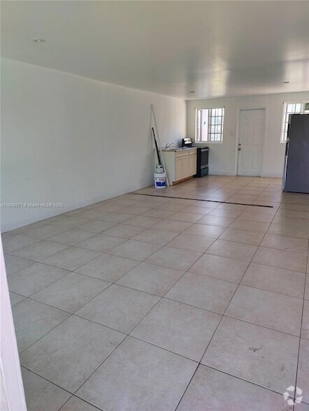 Building Photo - 2413 Harding St Unit 1 Rental