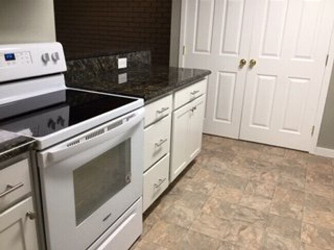 Photo - Cute and Upgraded Condo in Redmond!