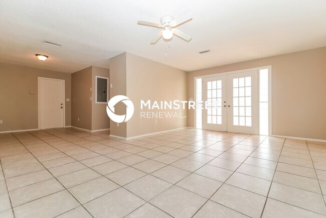 Photo - 3 Bedroom Pet-Friendly Home in Spring Hill, FL with Main Street Renewal