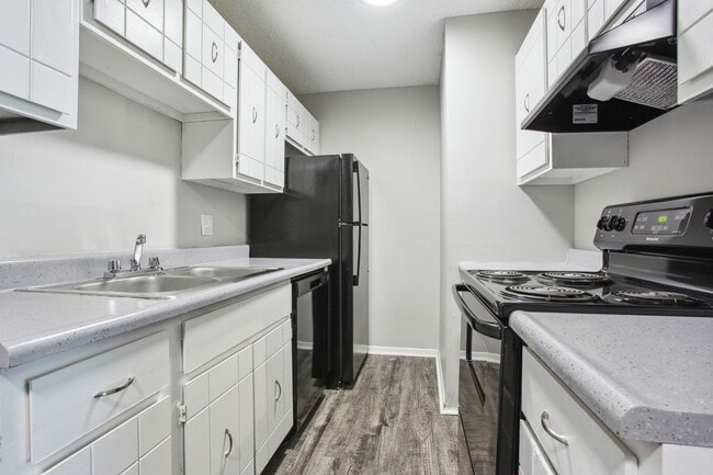Photo - Raytown Village Apartments