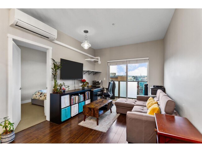 Photo - 20460 Douglas Cres Unité 304