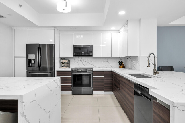Photo - 3330 NE 190th St Unidad 1911 Rental